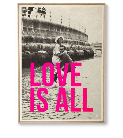 AFFICHE LOVE IS ALL